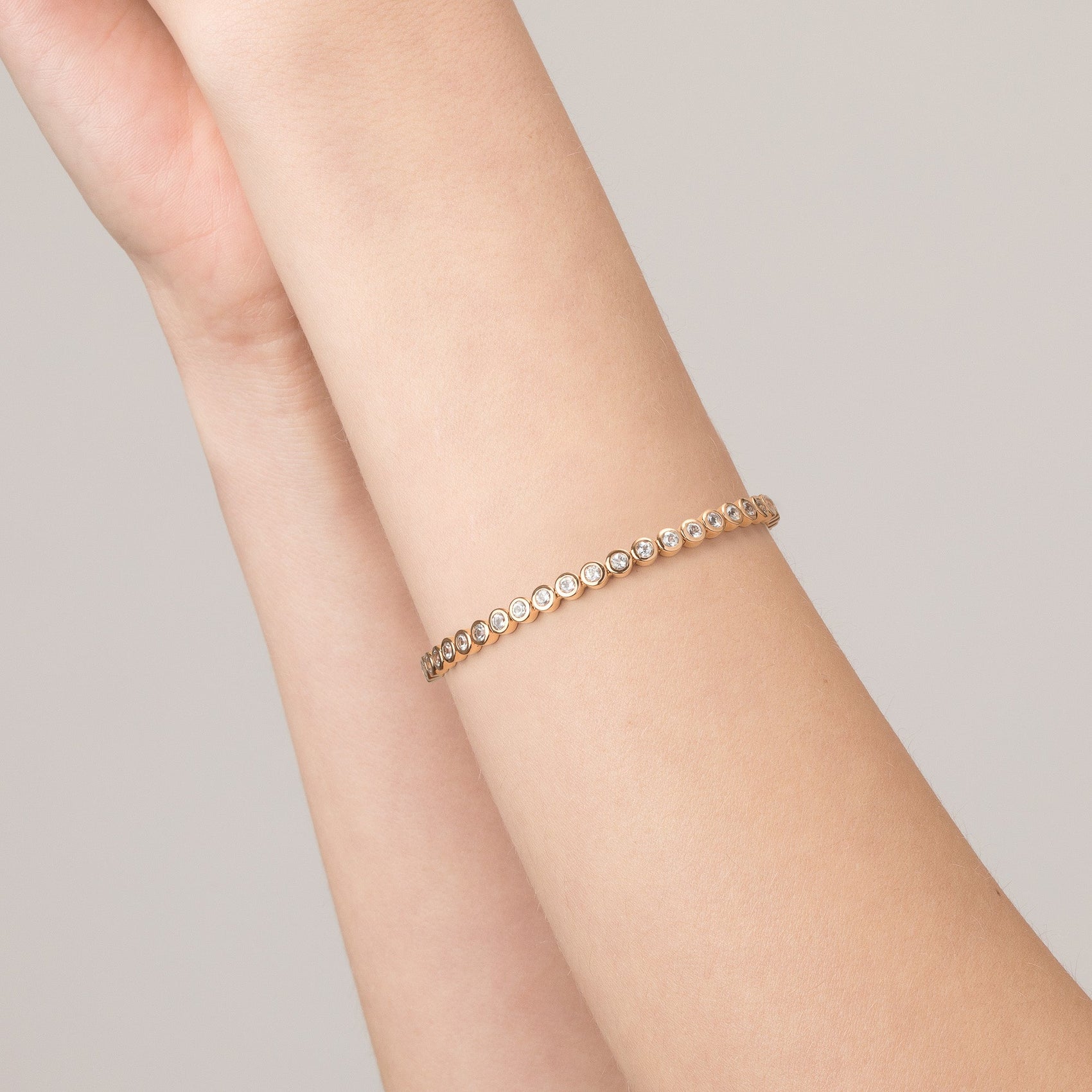 Premium refined tennis bracelet with brilliant stone silhouette and timeless court-inspired sophistication